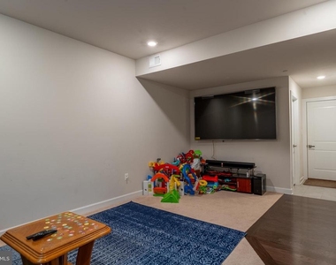 10536 My Girl Place - Photo Thumbnail 27