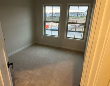 6000 Stoneroller St - Photo Thumbnail 18