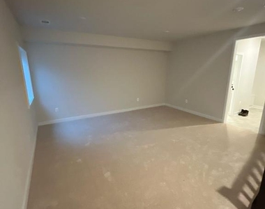 6000 Stoneroller St - Photo Thumbnail 11