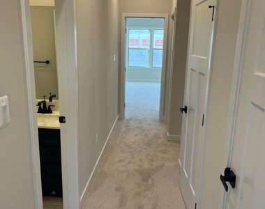 6000 Stoneroller St - Photo Thumbnail 6