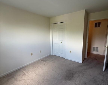 3820 Normandy Drive - Photo Thumbnail 6