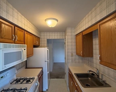 3820 Normandy Drive - Photo Thumbnail 8