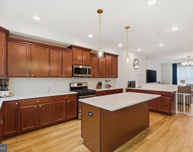5457 Spotswood Place - Photo Thumbnail 8