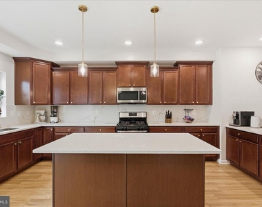 5457 Spotswood Place - Photo Thumbnail 7