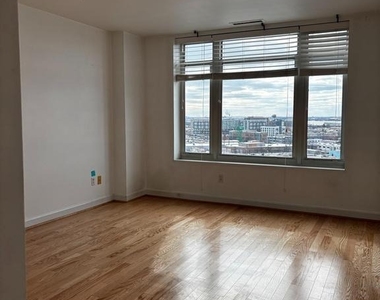 100 Harborview Drive - Photo Thumbnail 16