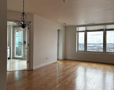 100 Harborview Drive - Photo Thumbnail 2