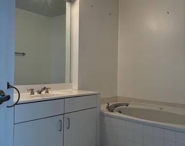 100 Harborview Drive - Photo Thumbnail 14