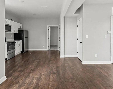 2301 Whittier Avenue - Photo Thumbnail 5