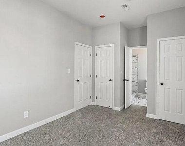 2301 Whittier Avenue - Photo Thumbnail 23