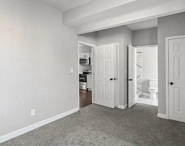2301 Whittier Avenue - Photo Thumbnail 8