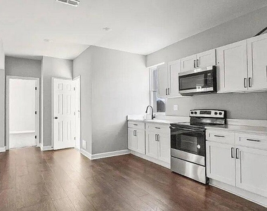 2301 Whittier Avenue - Photo Thumbnail 6