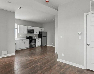 2301 Whittier Avenue - Photo Thumbnail 7
