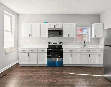 2301 Whittier Avenue - Photo Thumbnail 3