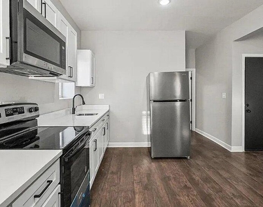 2301 Whittier Avenue - Photo Thumbnail 4