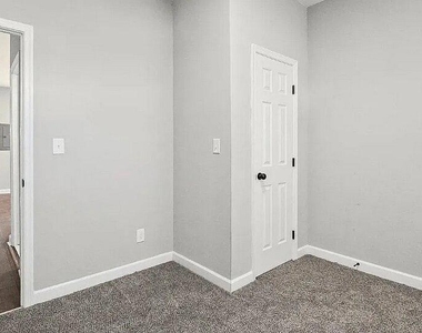 2301 Whittier Avenue - Photo Thumbnail 21