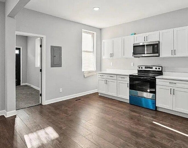 2301 Whittier Avenue - Photo Thumbnail 2