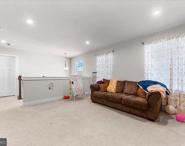 305 Goodwick Drive - Photo Thumbnail 12