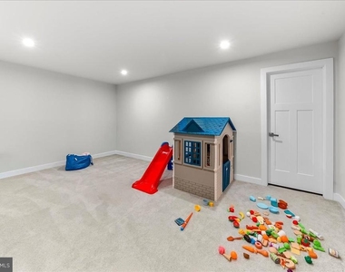 305 Goodwick Drive - Photo Thumbnail 30