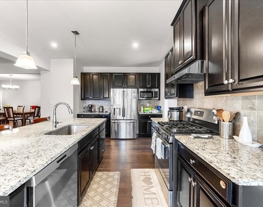 305 Goodwick Drive - Photo Thumbnail 26