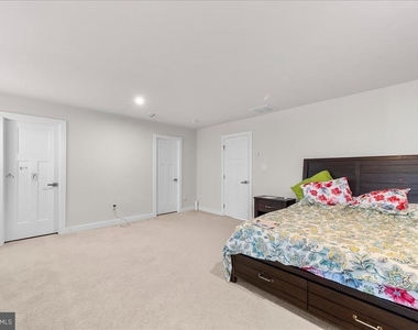 305 Goodwick Drive - Photo Thumbnail 6