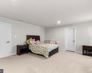 305 Goodwick Drive - Photo Thumbnail 5