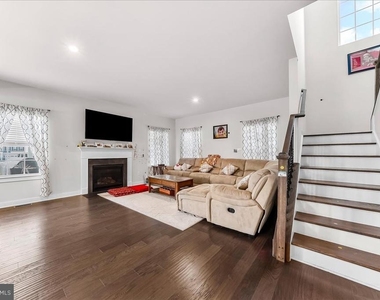 305 Goodwick Drive - Photo Thumbnail 21