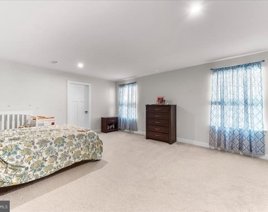 305 Goodwick Drive - Photo Thumbnail 4