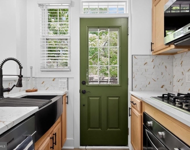 2112 34th Street Se - Photo Thumbnail 4