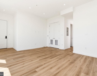 710 Kennedy Street Nw - Photo Thumbnail 9