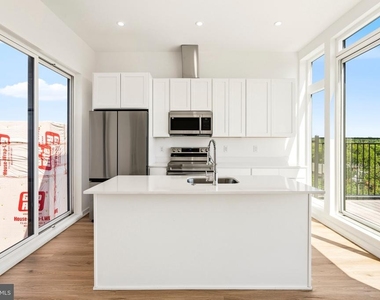 710 Kennedy Street Nw - Photo Thumbnail 4