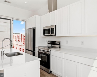 710 Kennedy Street Nw - Photo Thumbnail 7