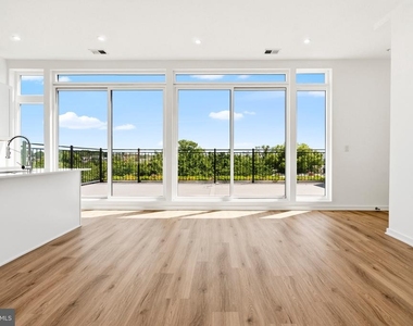 710 Kennedy Street Nw - Photo Thumbnail 3