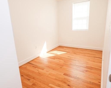 4255 Eads Street Ne - Photo Thumbnail 4