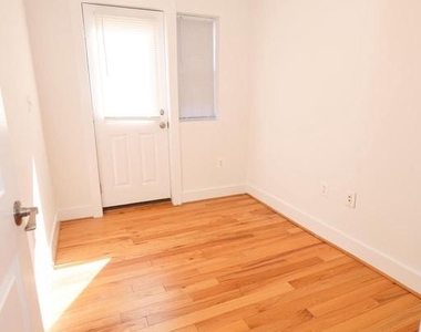 4255 Eads Street Ne - Photo Thumbnail 3