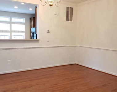 2325 Abington Dr - Photo Thumbnail 5