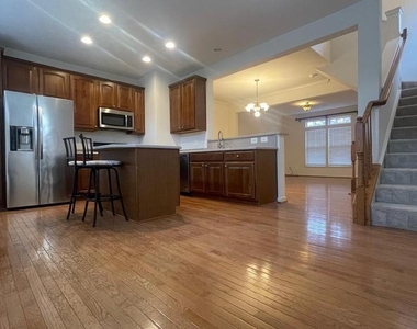 2325 Abington Dr - Photo Thumbnail 2