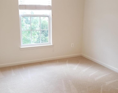 2325 Abington Dr - Photo Thumbnail 12
