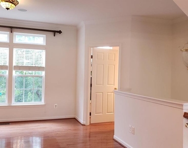 2325 Abington Dr - Photo Thumbnail 7