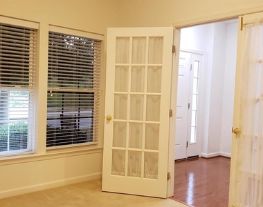 2325 Abington Dr - Photo Thumbnail 21