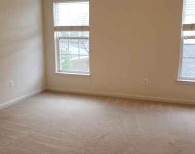 2325 Abington Dr - Photo Thumbnail 15