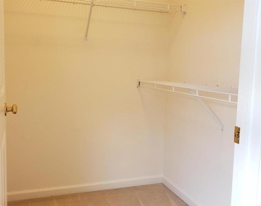 2325 Abington Dr - Photo Thumbnail 16