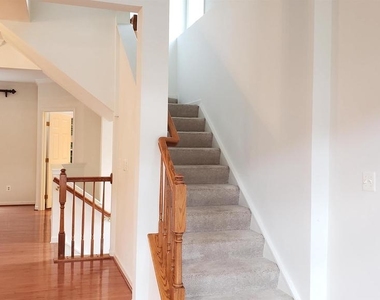 2325 Abington Dr - Photo Thumbnail 9
