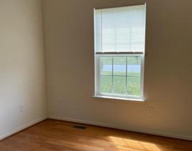 154 Holly Hill Dr - Photo Thumbnail 3