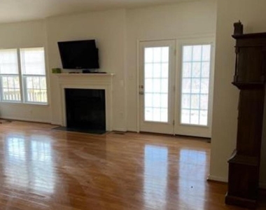 154 Holly Hill Dr - Photo Thumbnail 1