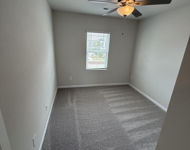 1063 Peony Lane - Photo Thumbnail 15