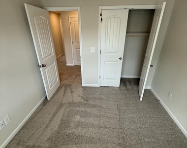 1063 Peony Lane - Photo Thumbnail 9