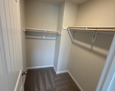 1063 Peony Lane - Photo Thumbnail 11
