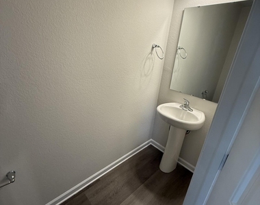 1063 Peony Lane - Photo Thumbnail 10