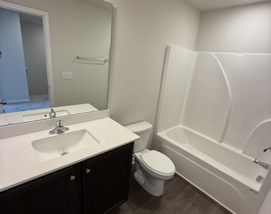 1063 Peony Lane - Photo Thumbnail 14