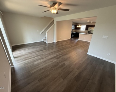 1063 Peony Lane - Photo Thumbnail 7